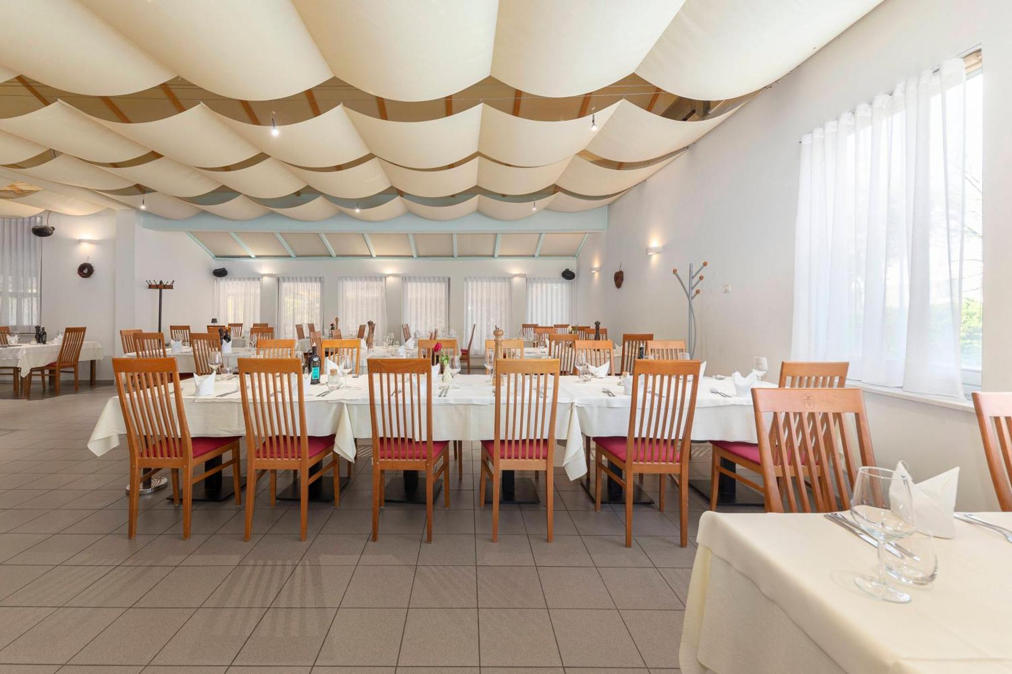 Restaurant Bric Dekani Luaran gambar