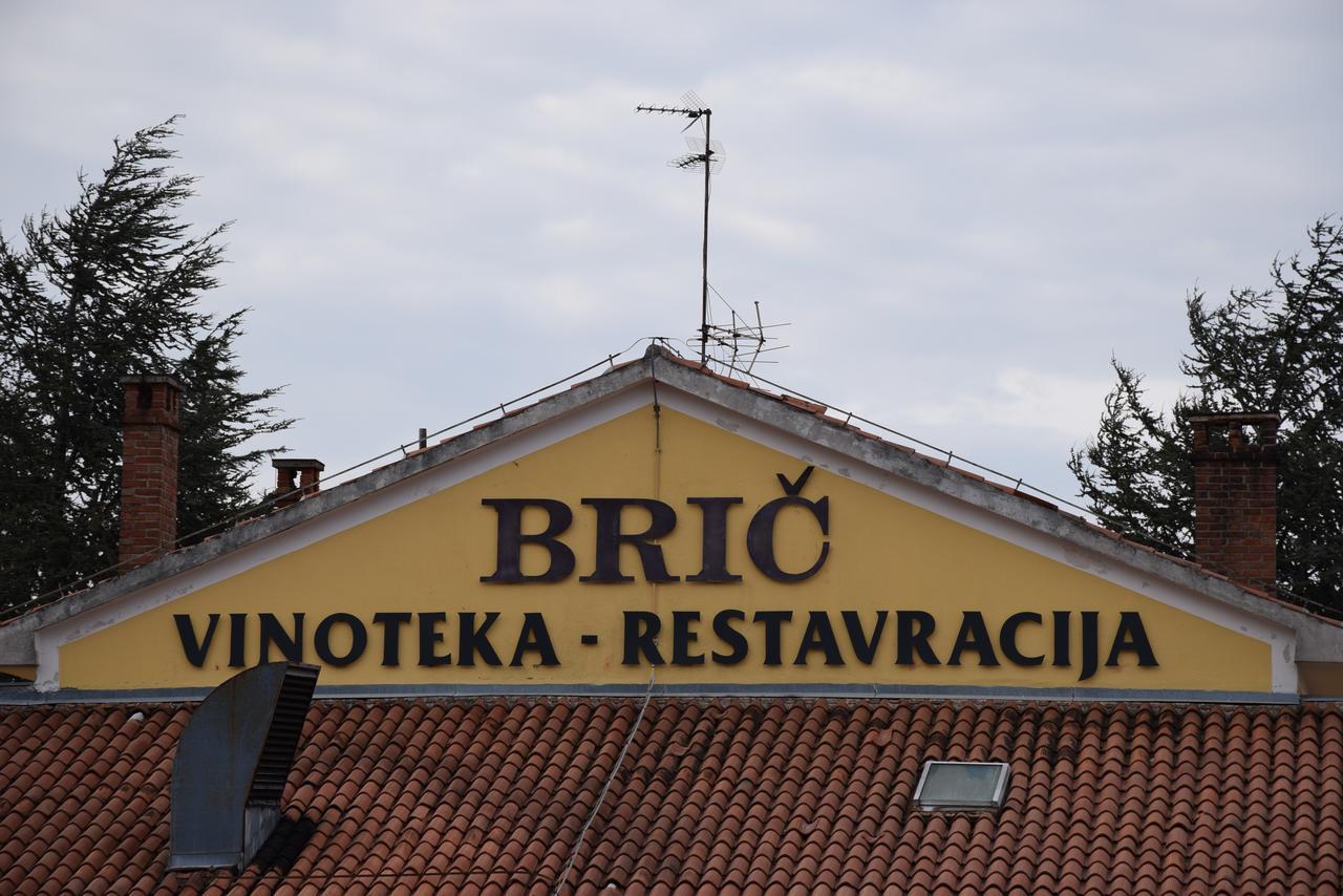 Restaurant Bric Dekani Luaran gambar