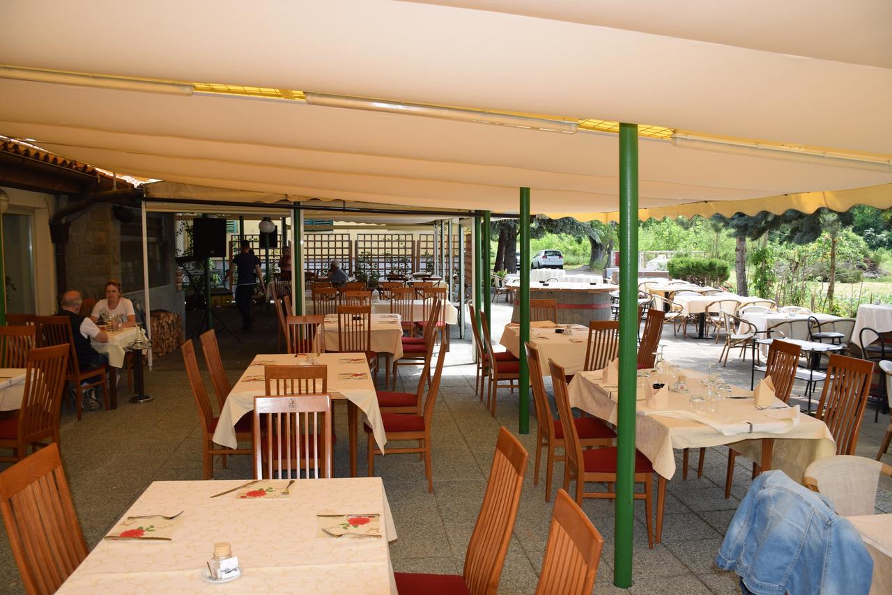 Restaurant Bric Dekani Luaran gambar